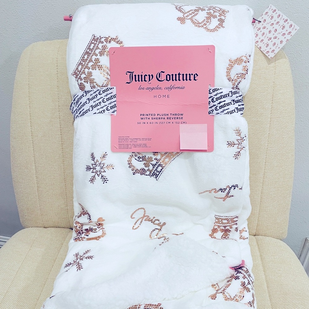 NEW Juicy Couture White Rose Gold Metallic Crown‎ Snowflake Sherpa Plush Throw